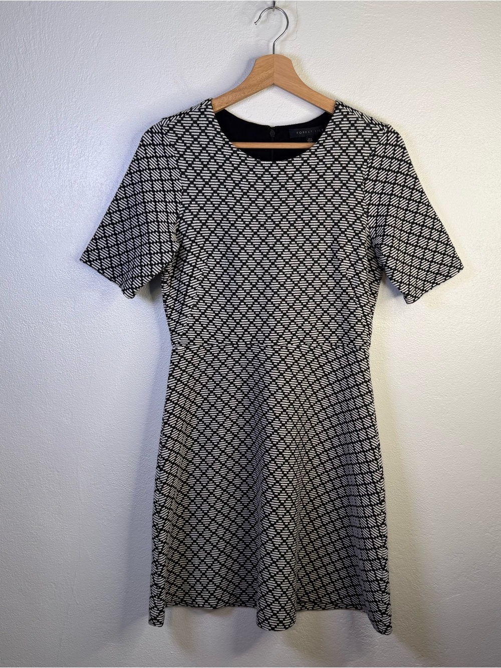 Forest Lily Black & White Fit & Flare Short Sleeve Mini Dress Size Small